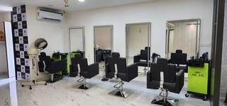 For Sale: Unisex salon with 100% service-based revenue and 6-7 daily clients.
