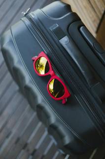 Fashion eyewear brand in Barcelona, selling through distributors, own retail store and eCommerce website.