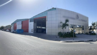 Established glass manufacturing firm with 5,000 clients and 45 years of industry presence, seeks investment.