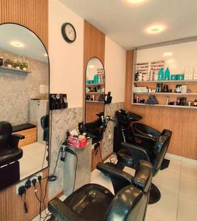 Beauty salon with 15+ customers/day in Hulhumale seeks investment to relocate.