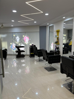 Established unisex salon with a total occupancy of 8 and a monthly walk-in of 300-400.