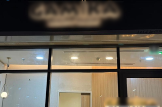 Fully equipped unisex beauty salon for sale, ideal for investment in a thriving local community.