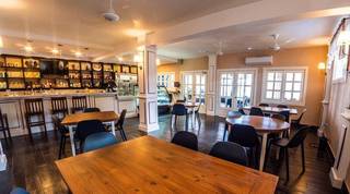 Acquire a thriving restaurant and bar Dominican-Republic, with $2,000 daily-revenue and owned property.