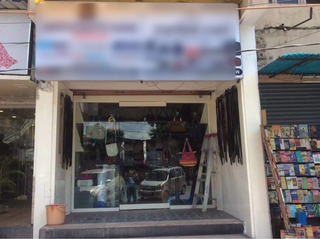 Manufacturer and online seller of leather products, attracting 15-20 customers a day.