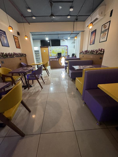 For sale: Fully equipped pure-vegetarian fast-food franchise outlet in Manjalpur, Vadodara with strong customer demand.