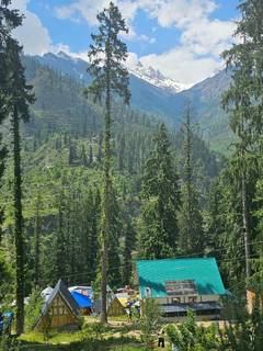 Scenic property with cafe, villas, and camping facilities available on lease.
