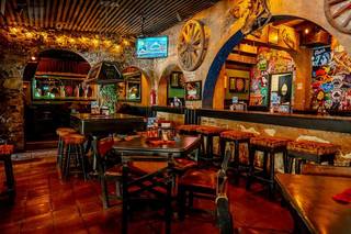 Guatemala ́s hottest bars for live music, fantastic food, unlimited sports and great times.