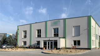 Engineering company delivering automated machinery and turnkey intralogistics solutions for industrial clients through project-based operations.