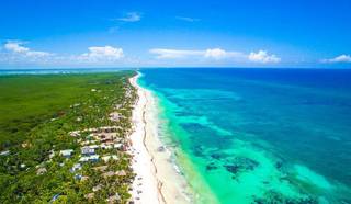 Large hotel zone land with oceanfront to develop eco-hotels, housing and commercial projects.