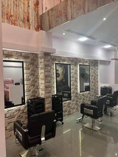Sale of a fully equipped beauty salon with high footfall in Bahrain offering beauty services.