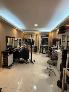 Boutique Japanese women’s salon in Causeway Bay offering premium haircuts, coloring, and authentic Japanese treatments.