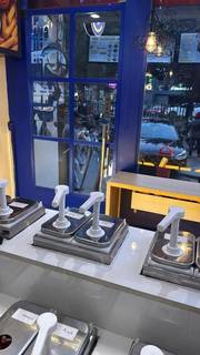 Quick Service Restaurant rated 4.8 out of 5 on google situated in Hudson Lane, Delhi.