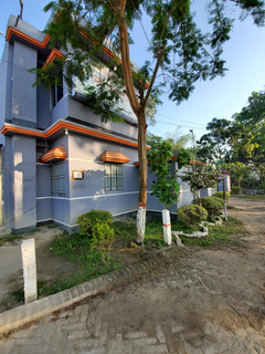 Automatic rice mill near a water canal operating at a production capacity 8 MT PH.