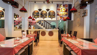 Authentic pizza restaurant in Danang Beach area, receiving 15-30 customers on a daily basis.