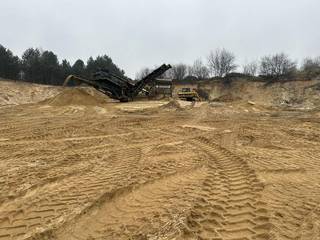 Sand mine in Częstochowa producing sand, sieved soil, and stones, with 500-ton daily capacity.