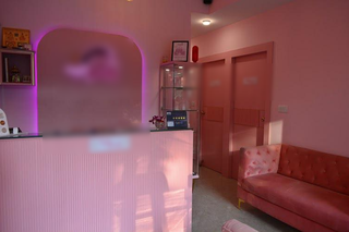 Running luxury unisex salon in Jayanagar offering waxing and grooming services; seeking a going-concern sale.