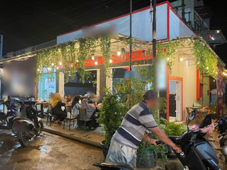 High-demand noodle restaurant with a 50 seater capacity and generating IDR 55 million monthly.