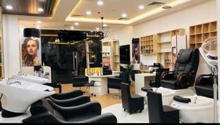 For Sale: Running a business in a premium salon generating revenue of INR 1.5 crore/year.