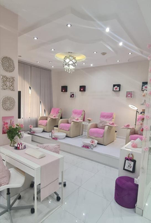 Established ladies’ salon in Abu Dhabi offering beauty and wellness services, seeking a full sale.