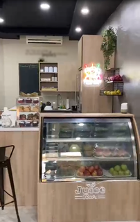 For sale: Kingston-based smoothie and juice bar/deli with established customer base and growth potential.