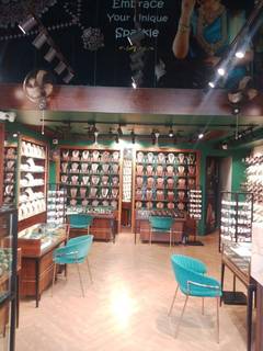 Rent a bridal jewellery store offering 35% commission on sales with stocked inventory and no deposit.