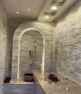 For Sale: Beauty salon in Ras Al-Khaimah that serves 6 customers per day.