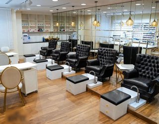 Selling 6 luxurious beauty salon branches which is an irresistible opportunity.