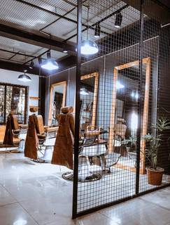 Salon and cafe business with 50+ daily customers seeking a business loan.