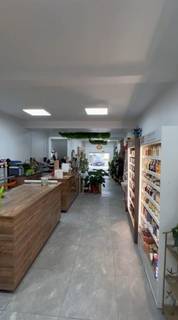 Well-established florist business with 50+ years in French Guiana, robust B2B/B2C models, and strong partnerships.