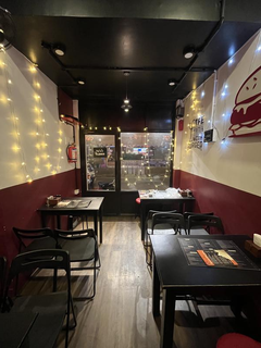 5-year-old fast food cafe in Mumbai with strong online sales and receiving 100+ daily orders.