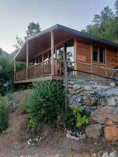 Intimate bungalow hotel for full sale with established brand in Alanya, Türkiye.