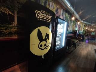 E-commerce B2B with 180 vending machines serving 170 cannabis social clubs.