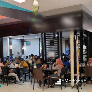 Restaurant located in a shopping mall that receives 80+ customers daily for sale.