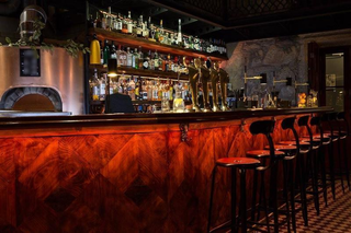 Well established cocktail bar/restaurant in the center of Porto that receives 50 customers per day.
