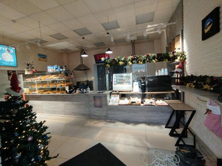 Cafe specializing in pizza and bakery items located in Kiev, daily average of 60 orders.