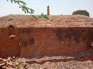 Manufactures red brick with 10,000 pieces daily production capacity and supplies to builders.