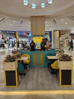Kiosk cafe business specializing in waffles, offering high margins and strong brand recognition.