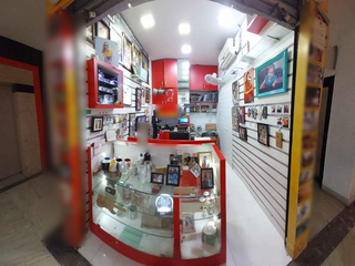 For sale: Personalized gifts shop in a mall with social media presence, 3 daily orders.