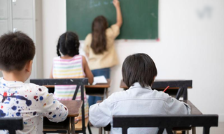 Licensed school with nursery, preschool, and 1st cycle, serving 184 children with near-full capacity.