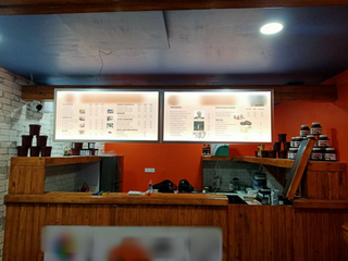 Cafe serving waffles and burgers with 7-10 daily walk-ins for sale.