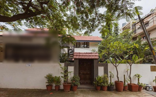 Investment opportunity in a growing handloom fashion brand for professional women targeting global markets.