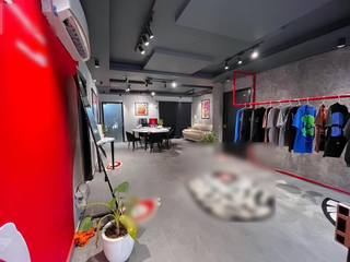 Men’s clothing brand with strong online sales, large fan base, and walk-in traffic.
