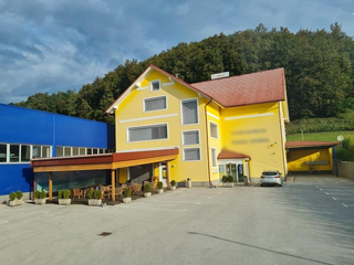 Selling building for multipurpose activity. Currently has office spaces, coffee shop.