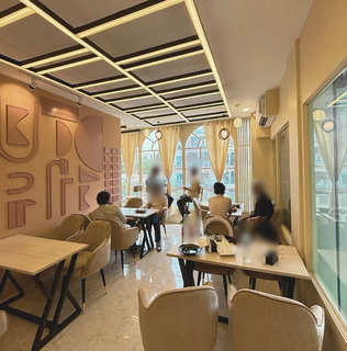 For sale: Well-designed vegetarian restaurant with attractive interiors, 50 daily walk-ins, and 32-seat capacity.