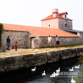 Resort near UNESCO city of Trogir, providing natural and historical experiences with 100% occupancy.