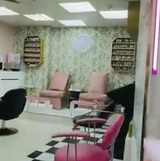 Established Abu Dhabi ladies salon seeking buyer to accelerate growth through service expansion.