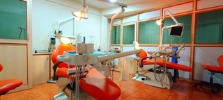 Fully functional and equipped dental clinic for sale in Koramangala, Bangalore. Prime location.