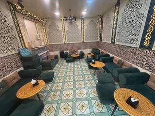 For sale: Fast food cafeteria with strong customer base and expansion opportunities.