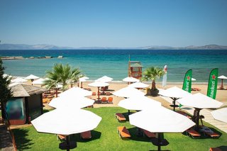 For Lease: Beach cafe and bar in Greece of 10 acres for EUR 100k/year.