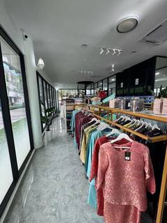 Thriving Malaysian boutique selling Songket, with strong a supply chain and 70–100 daily customers for-sale.